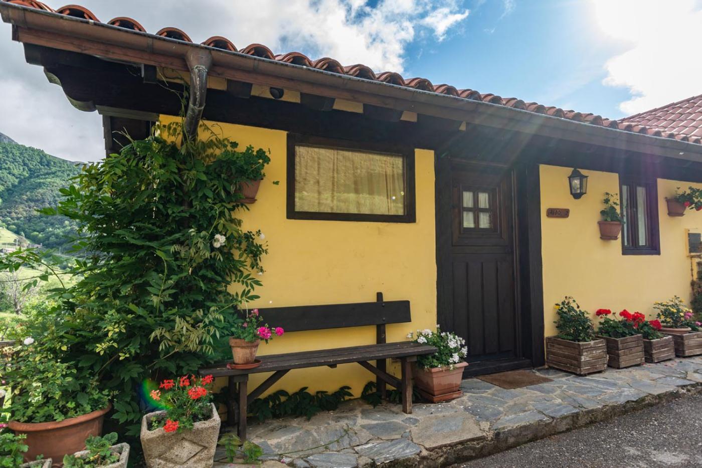 Apartamentos Rurales Los Picos De Redo Camaleño Exteriör bild